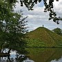 Einsamer Trompeter auf Pücklers Pyramide